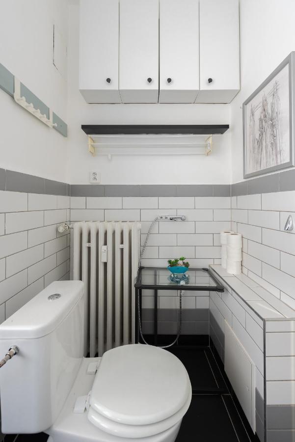 Lotus Apartment Прага Экстерьер фото