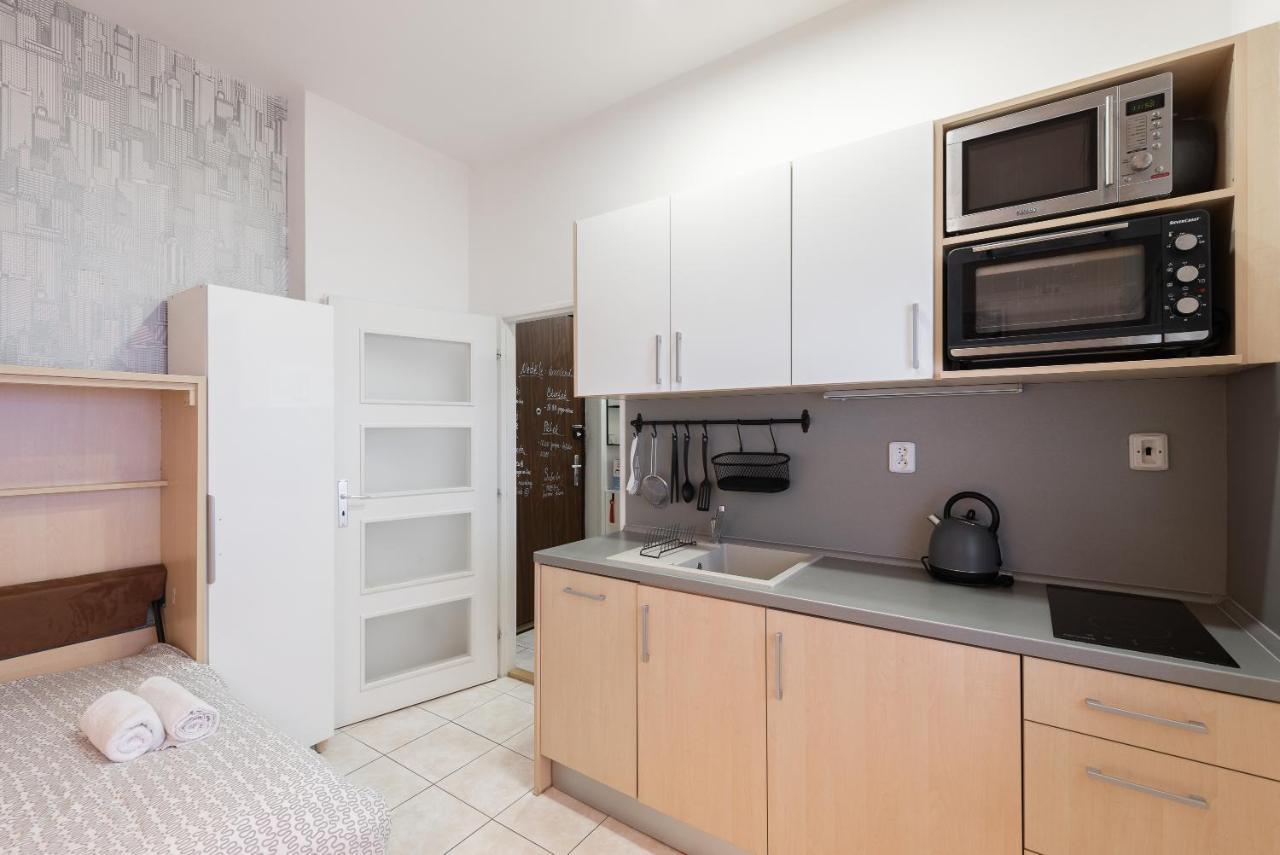 Lotus Apartment Прага Экстерьер фото