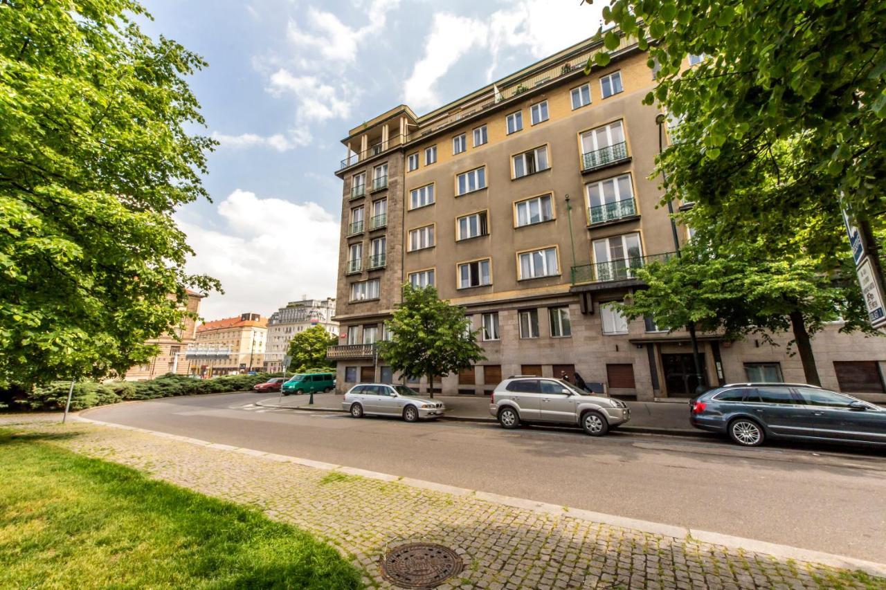 Lotus Apartment Прага Экстерьер фото